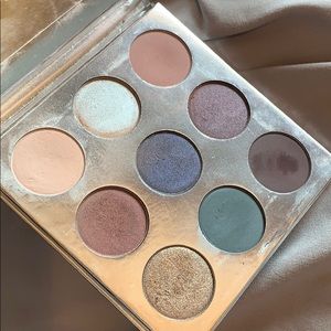 Kylie cosmetics holiday eyeshadow palette